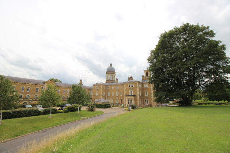 Princess Park Manor [投資用物件] 英国生活サイト